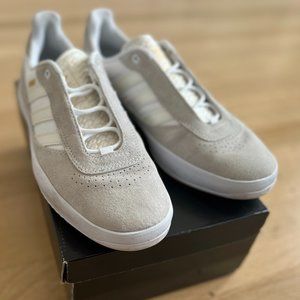 Like New Adidas Puig White Suede Shoe – Size 6.5